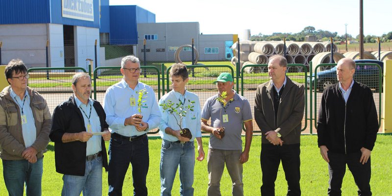 Copagril realiza plantio de mudas e enfatiza import&acirc;ncia de conservar o meio ambiente