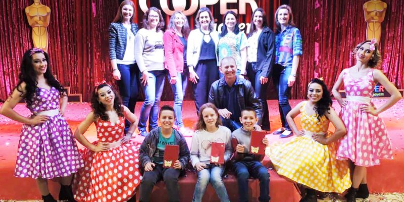 Estudantes selecionados pela Copagril participam de encontro estadual do Cooperjovem