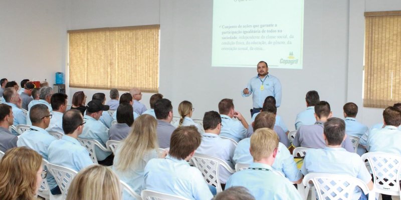 Inclus&atilde;o social &eacute; tema de palestra na Copagril