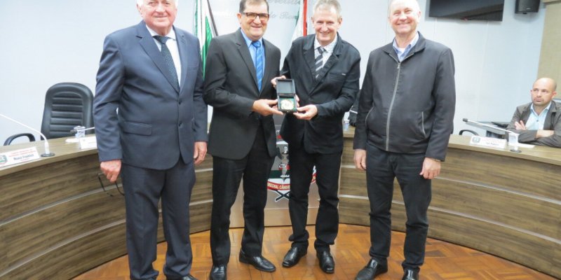 Funcion&aacute;rio Com 30 Anos De Copagril &Eacute; Homenageado Com Medalha De �Honra Ao M&eacute;rito� 