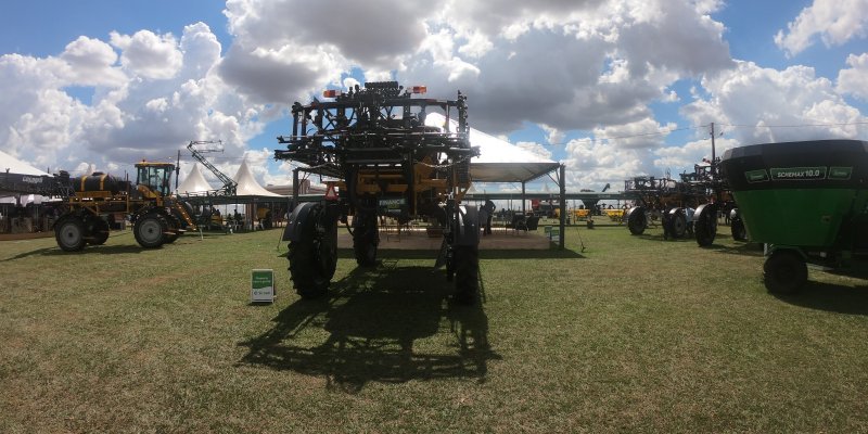 Show de m&aacute;quinas e implementos no Dia de Campo Copagril