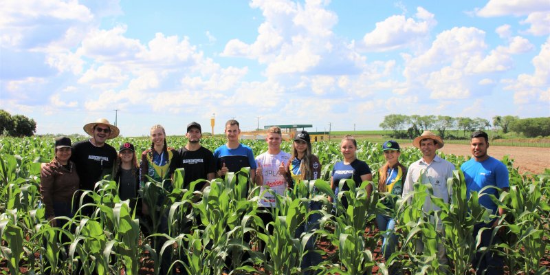 Acad&ecirc;micos de agronomia da Unioeste visitam Esta&ccedil;&atilde;o Experimental da Copagril