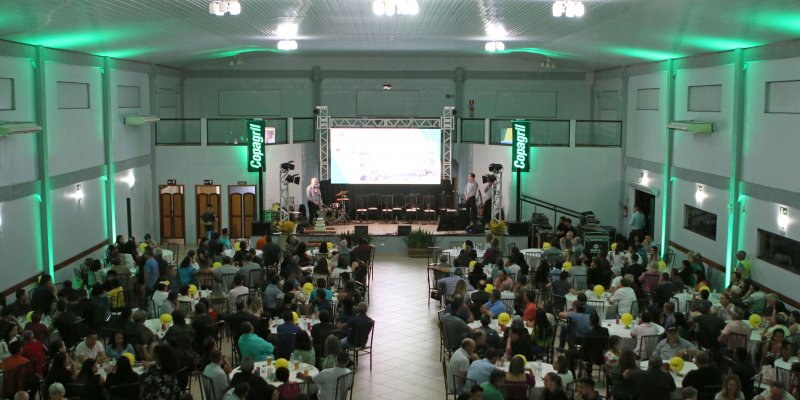 Copagril re&uacute;ne associados de Gua&iacute;ra para comemorar sua trajet&oacute;ria de 53 anos