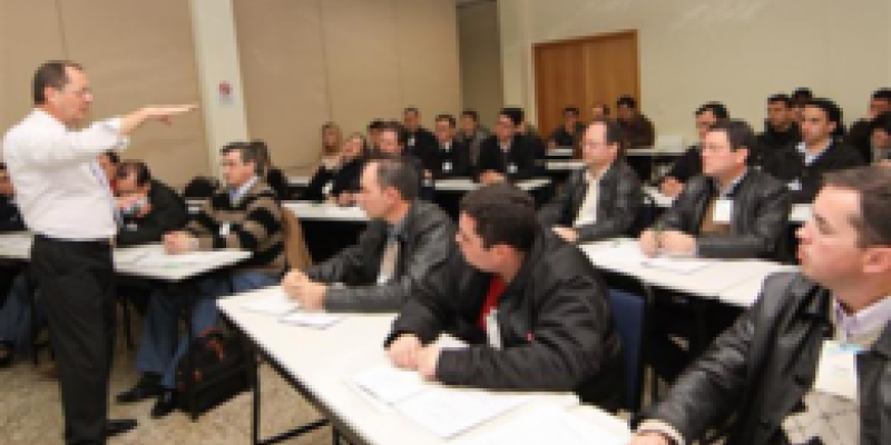 Profissionais da &aacute;rea de auditoria interna iniciam capacita&ccedil;&atilde;o em Curitiba