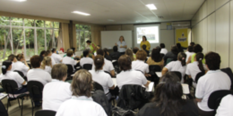 Grupo de mulheres do Paraguai visita Copagril                              