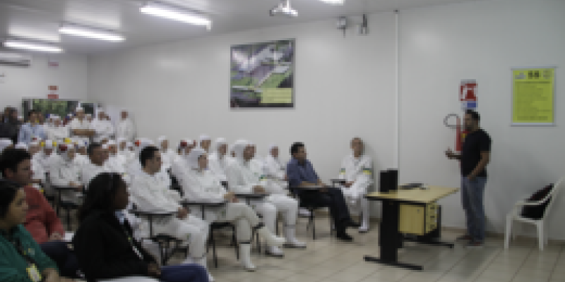 Palestra com Marquinhos Xavier na UIA incentiva a pr&aacute;tica de atividades f&iacute;sicas                     