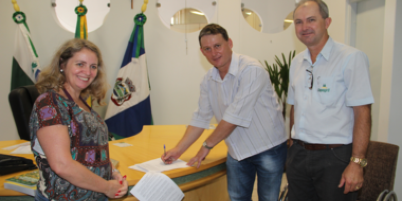 Mais tr&ecirc;s munic&iacute;pios renovam contrato com a Copagril para participar do Programa Cooperjovem        