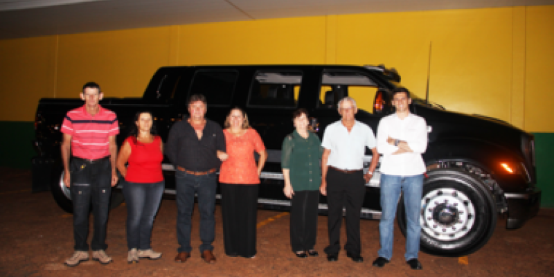Casais saboreiam jantar da promo&ccedil;&atilde;o realizada no Dia de Campo                            