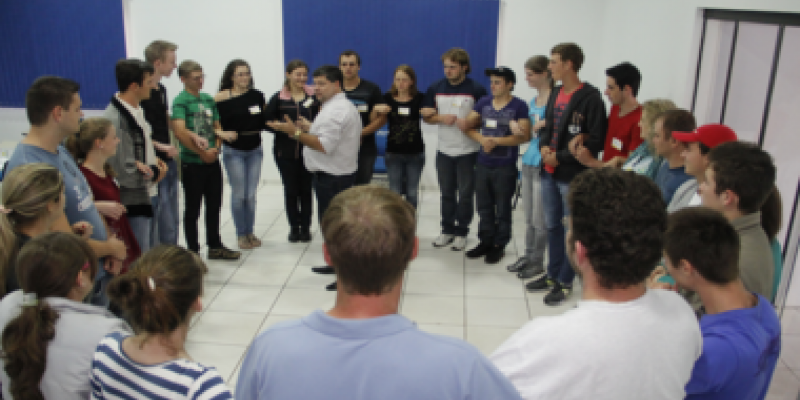 Cooperativismo &eacute; tema do quarto m&oacute;dulo do curso de lideran&ccedil;a jovem (Jovemcoop)                      