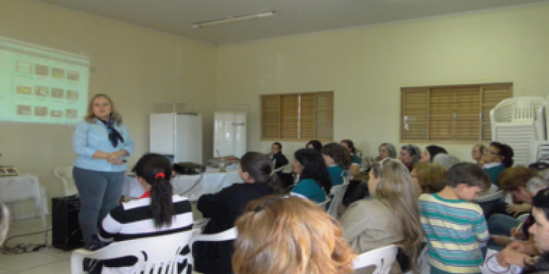 Palestra sobre motiva&ccedil;&atilde;o &eacute; realizada &agrave;s mulheres do Comit&ecirc; Feminino de Maracaj&uacute; dos Ga&uacute;chos
