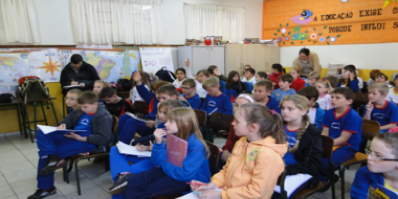 Alunos do Cooperjovem de Quatro Pontes recebem palestra