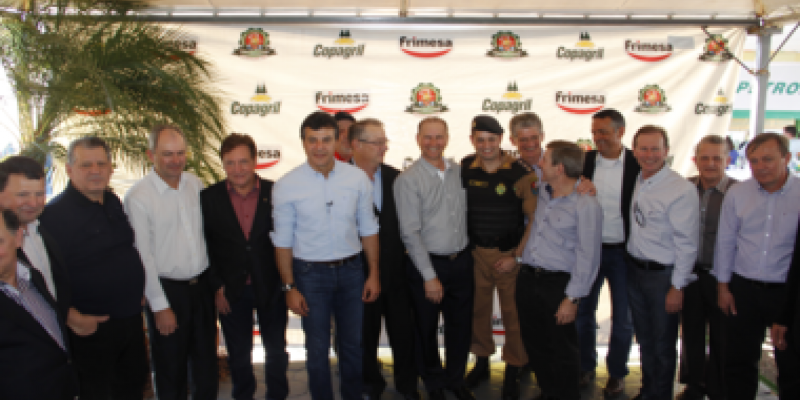 Beto Richa e outras autoridades pol&iacute;ticas visitam estandes da Copagril na Expo Rondon