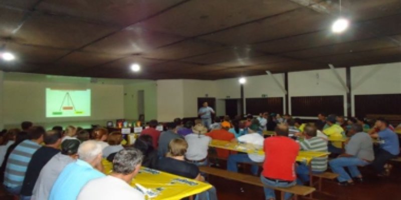 Palestra para produtores de leite, em Iguipor&atilde;, aborda controle de doen&ccedil;as bovinas  