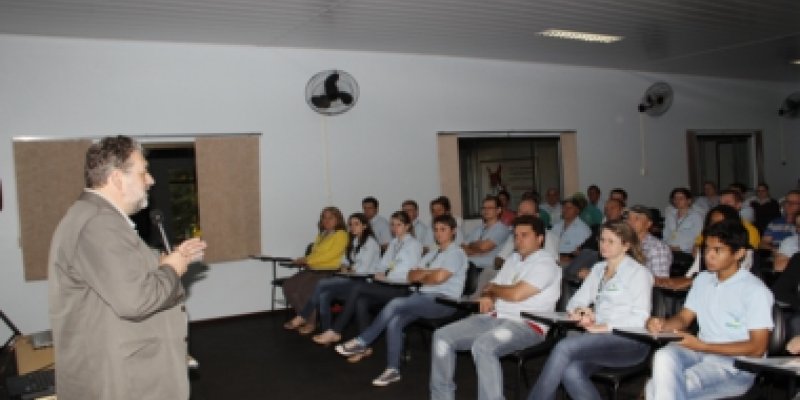 Funcion&aacute;rios da Copagril recebem palestra de conscientiza&ccedil;&atilde;o sobre alcoolismo e drogas