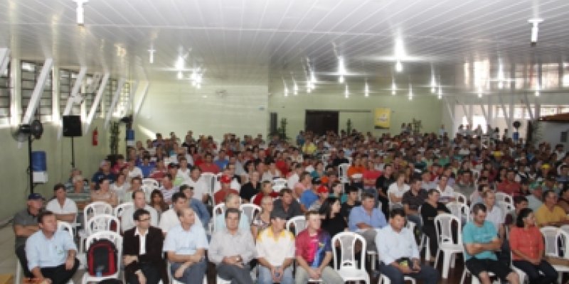  Semin&aacute;rio de Produtores de Su&iacute;nos da Copagril: informa&ccedil;&atilde;o e reconhecimento