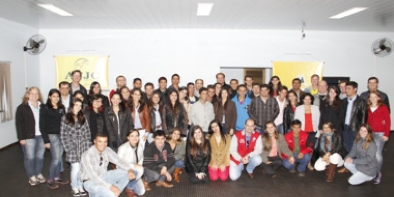  Copagril recebe comitiva de jovens da cooperativa Comigo, de Goi&aacute;s
