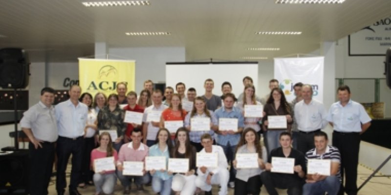  Juventude cooperativista &ndash; formando novos l&iacute;deres e alicerces para o futuro