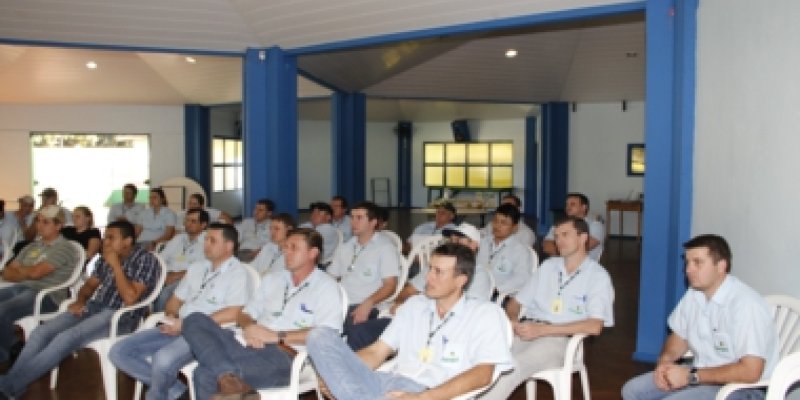  Controle de plantas daninhas &eacute; tema de palestra