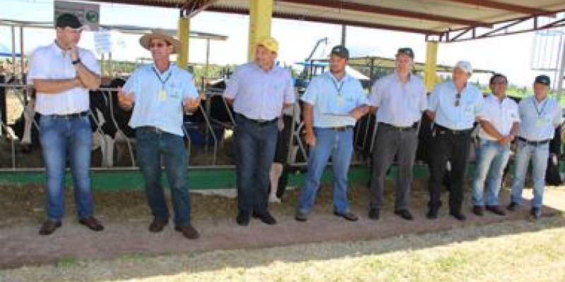 Produtores de leite s&atilde;o premiados por silagem de alta qualidade