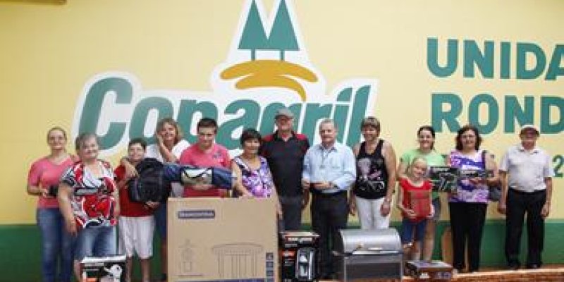 Copagril entrega pr&ecirc;mios aos sorteados no Dia de Campo