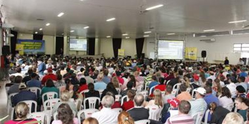 Grande p&uacute;blico prestigia o Semin&aacute;rio de Produtores de Leite Copagril 