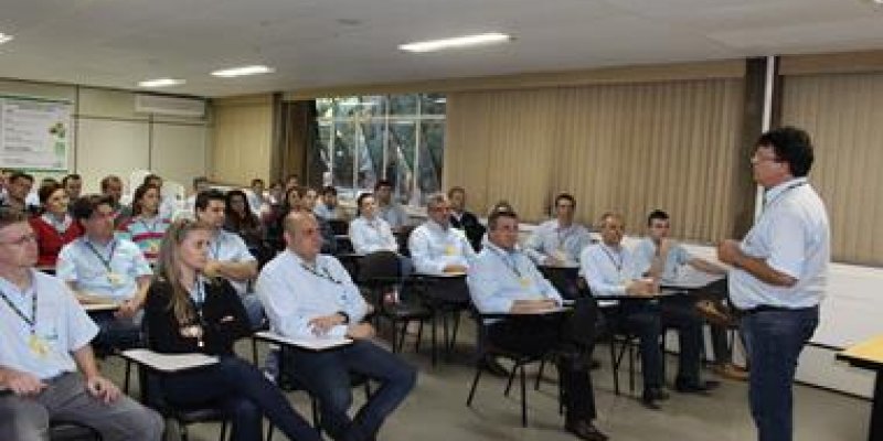 Funcion&aacute;rios participam de palestra ao Dia Nacional de Preven&ccedil;&atilde;o de Acidentes de Trabalho